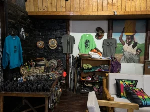 Recuerdos a la venta en Bakiga Lodge